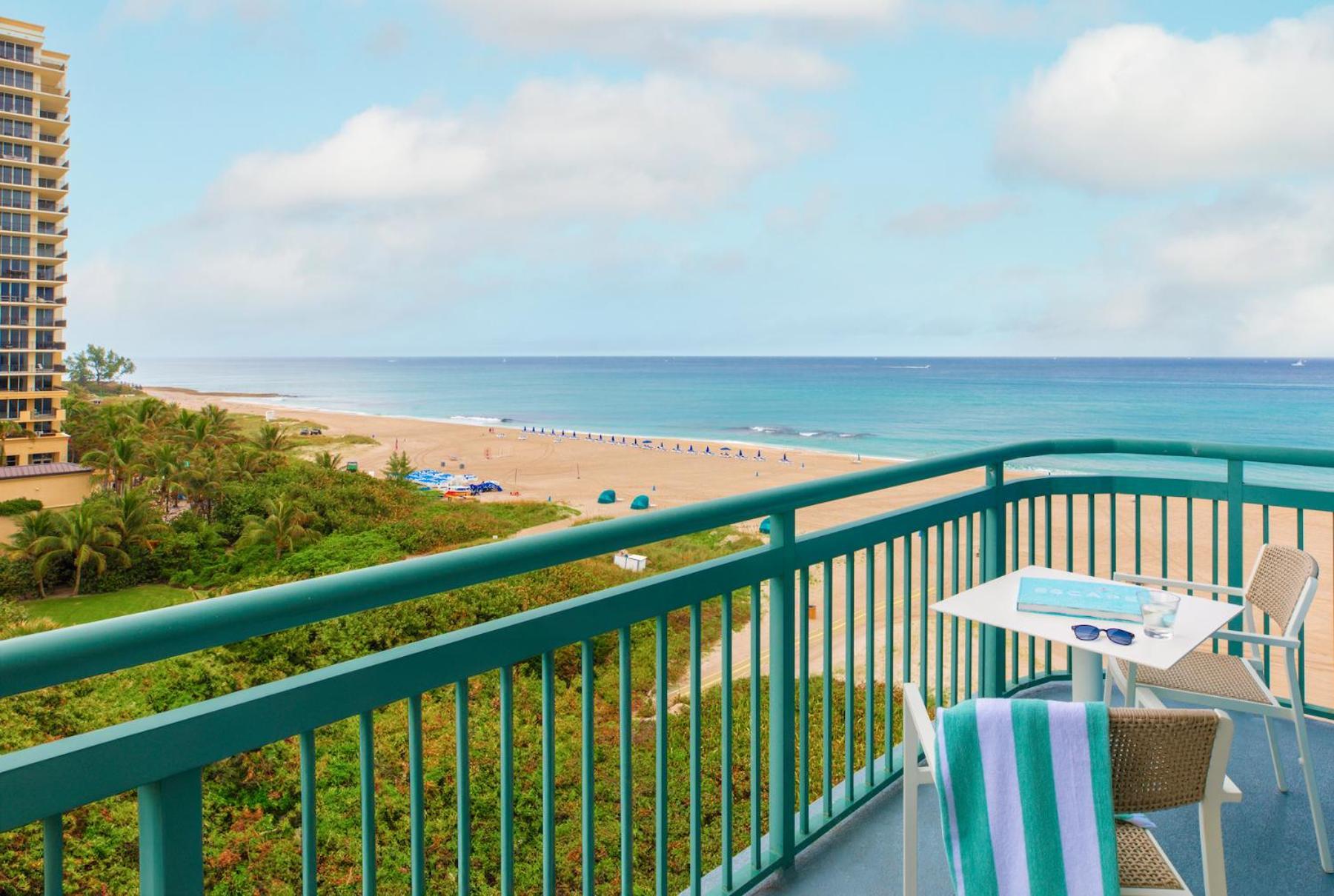 The Singer Oceanfront Resort, Curio Collection By Hilton Ривиера Бийч Екстериор снимка