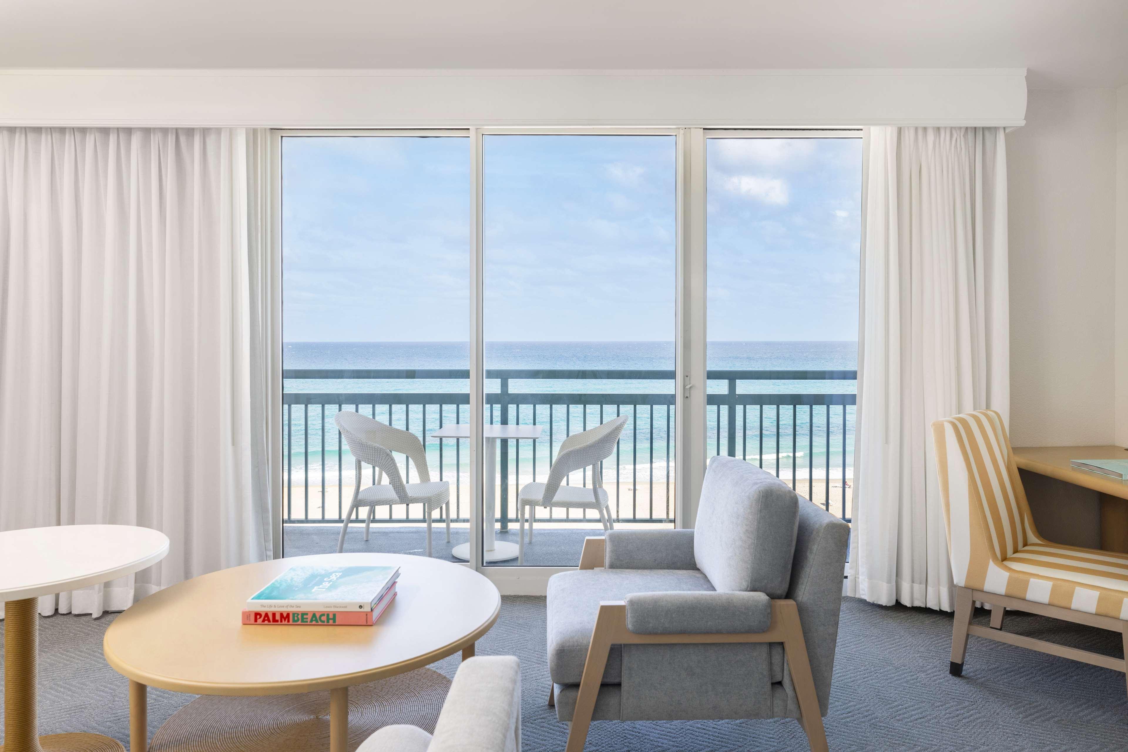 The Singer Oceanfront Resort, Curio Collection By Hilton Ривиера Бийч Екстериор снимка