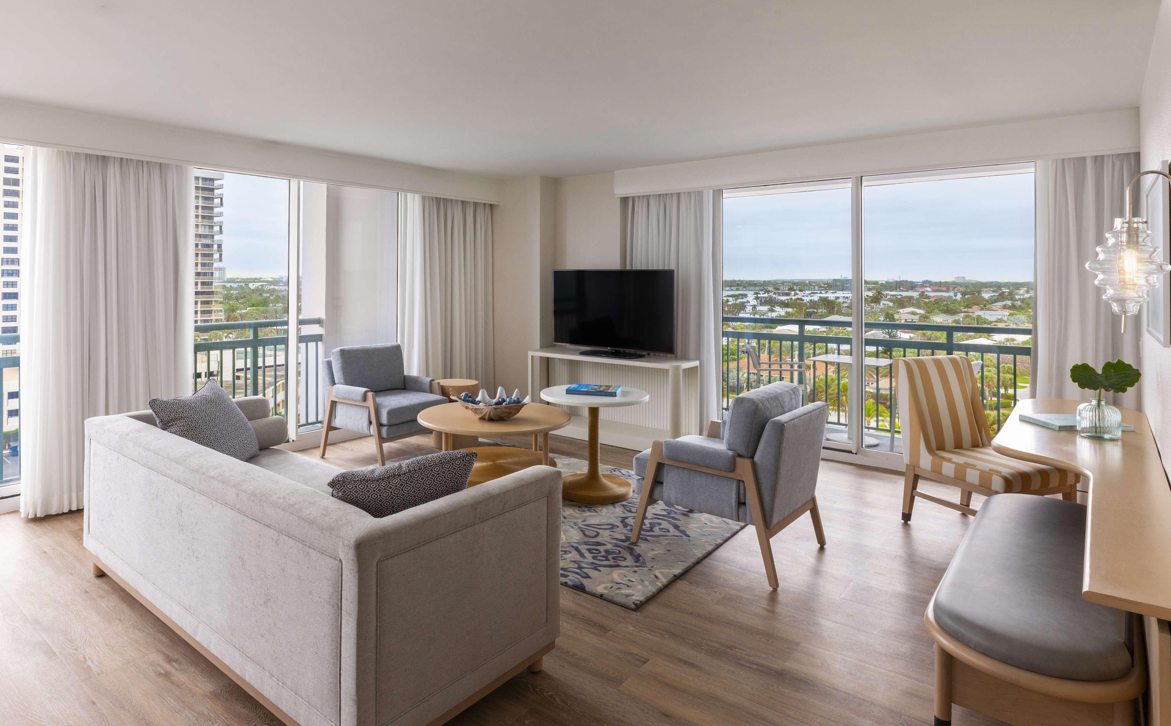 The Singer Oceanfront Resort, Curio Collection By Hilton Ривиера Бийч Екстериор снимка
