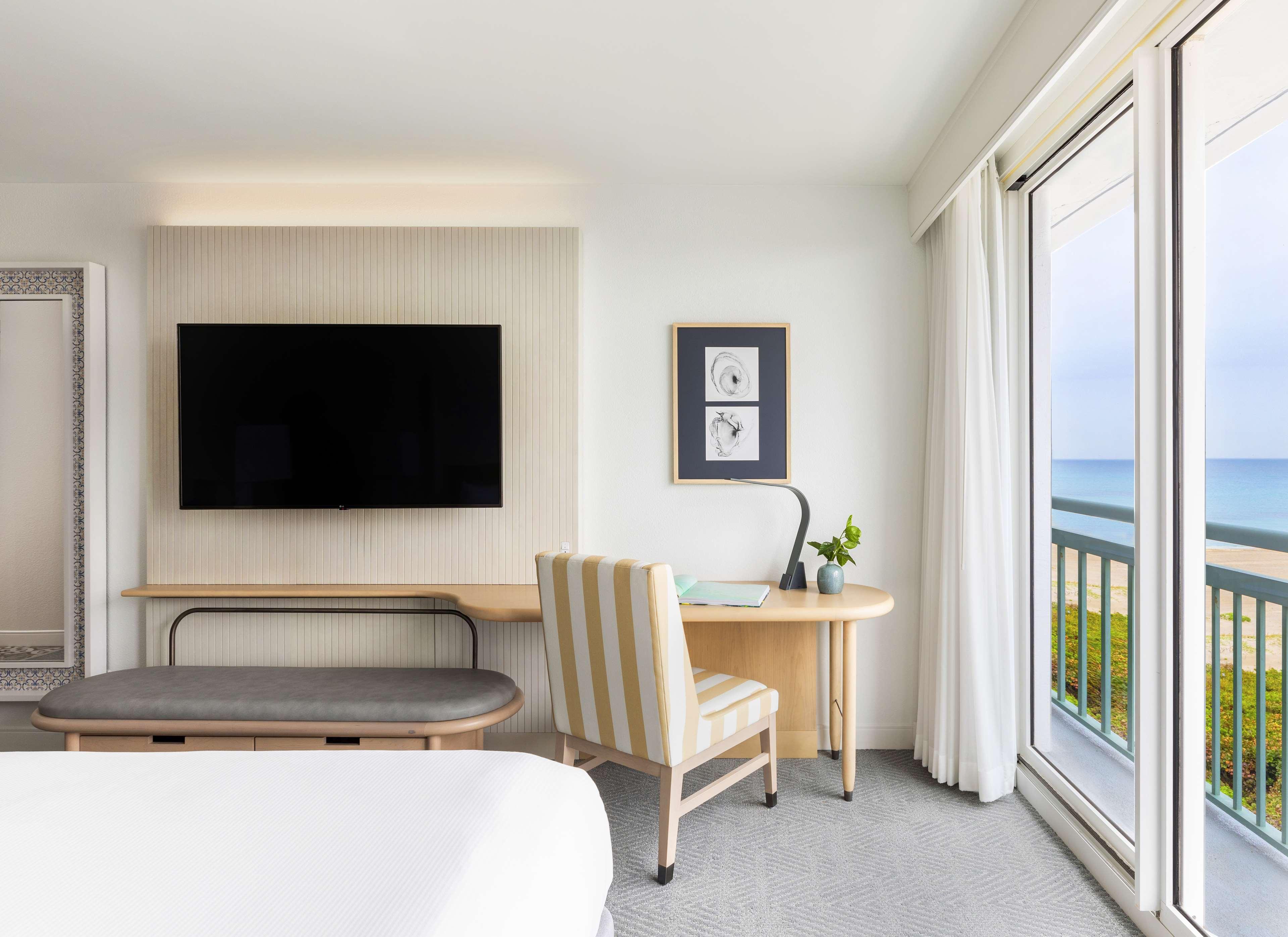 The Singer Oceanfront Resort, Curio Collection By Hilton Ривиера Бийч Екстериор снимка