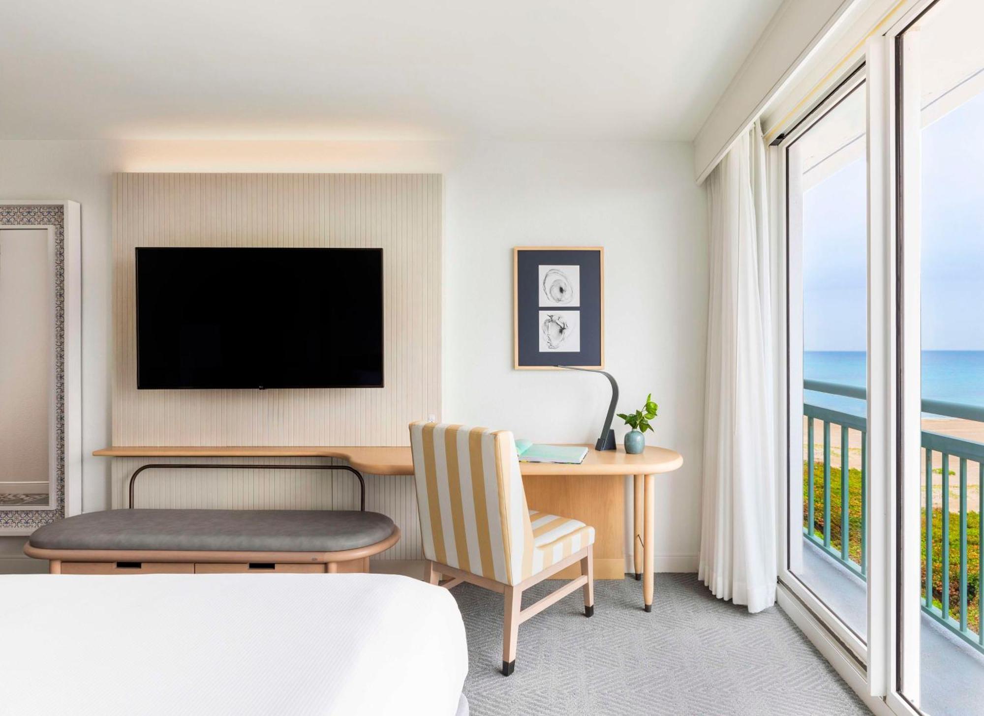 The Singer Oceanfront Resort, Curio Collection By Hilton Ривиера Бийч Екстериор снимка