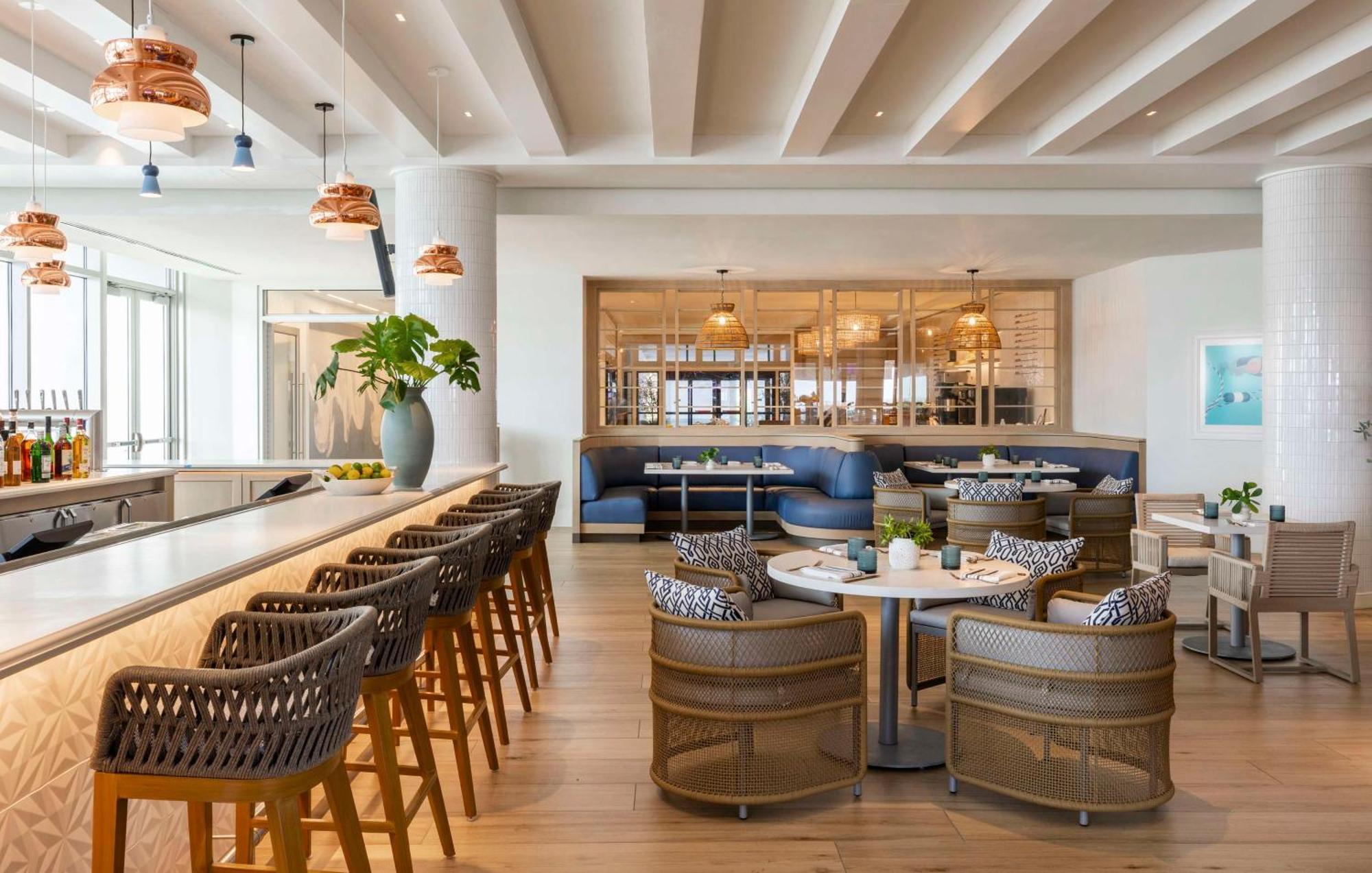 The Singer Oceanfront Resort, Curio Collection By Hilton Ривиера Бийч Екстериор снимка