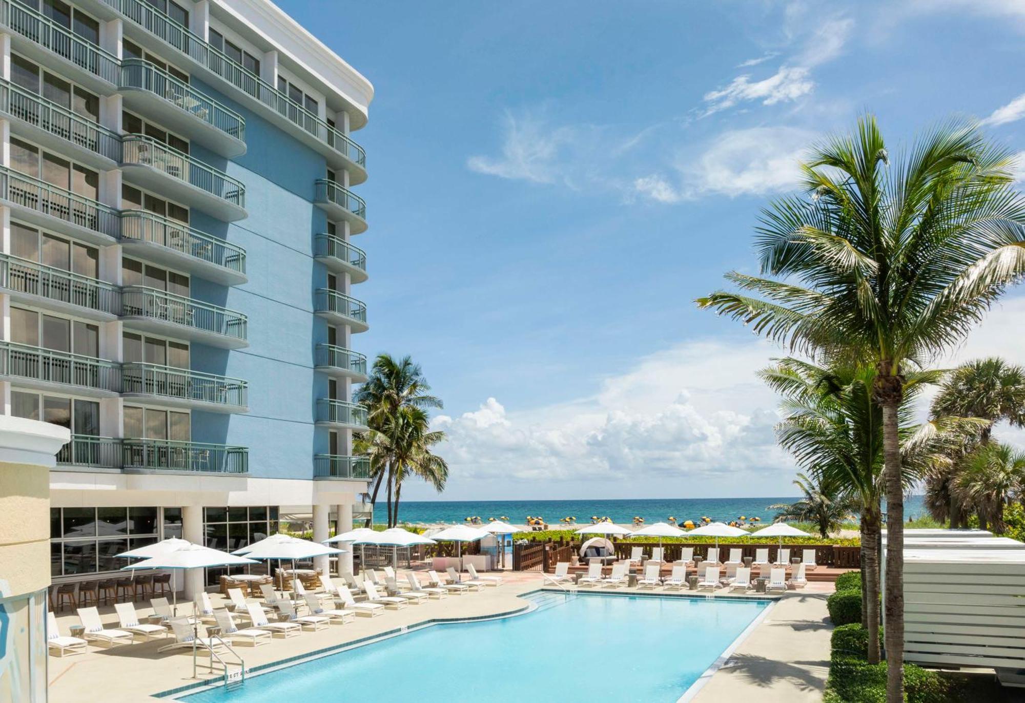 The Singer Oceanfront Resort, Curio Collection By Hilton Ривиера Бийч Екстериор снимка