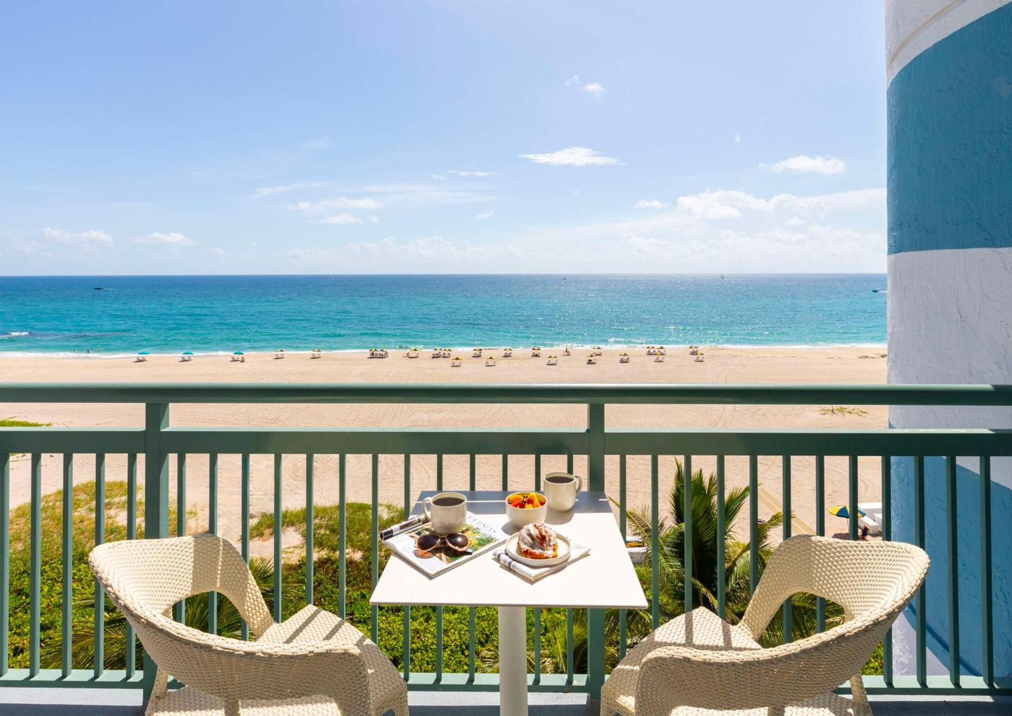 The Singer Oceanfront Resort, Curio Collection By Hilton Ривиера Бийч Екстериор снимка