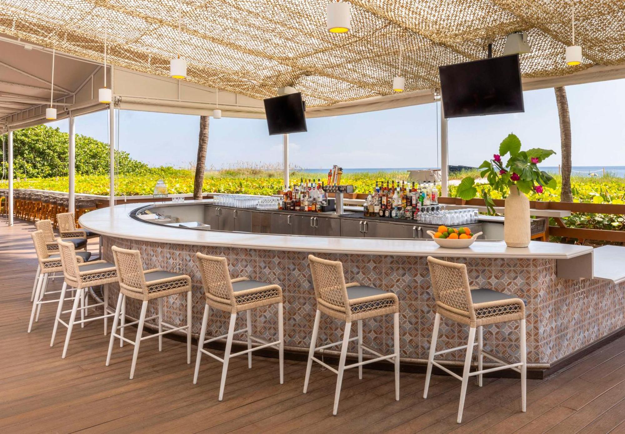 The Singer Oceanfront Resort, Curio Collection By Hilton Ривиера Бийч Екстериор снимка