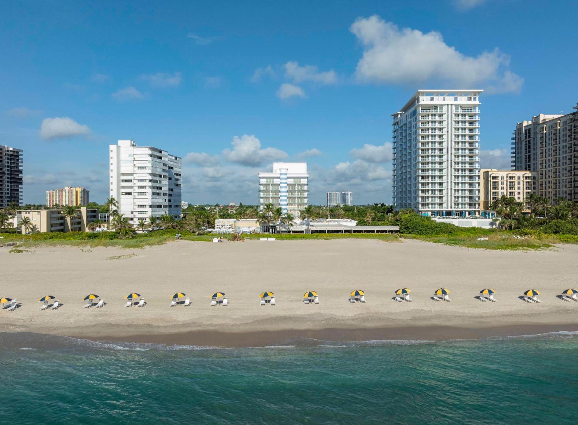 The Singer Oceanfront Resort, Curio Collection By Hilton Ривиера Бийч Екстериор снимка