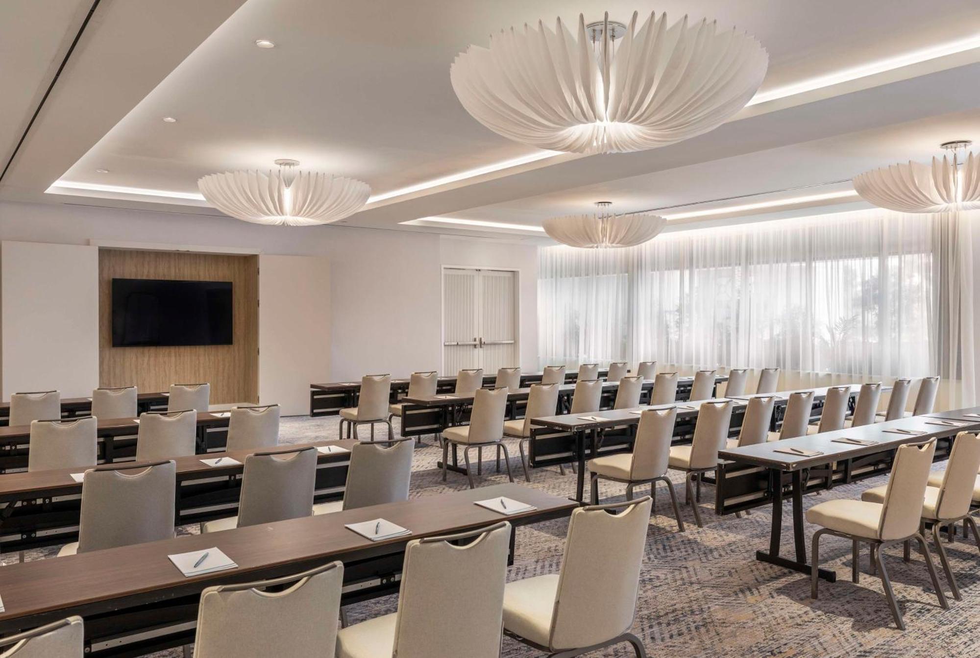 The Singer Oceanfront Resort, Curio Collection By Hilton Ривиера Бийч Екстериор снимка