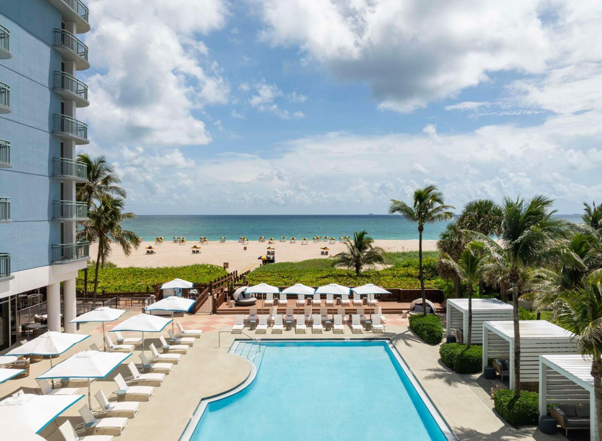 The Singer Oceanfront Resort, Curio Collection By Hilton Ривиера Бийч Екстериор снимка