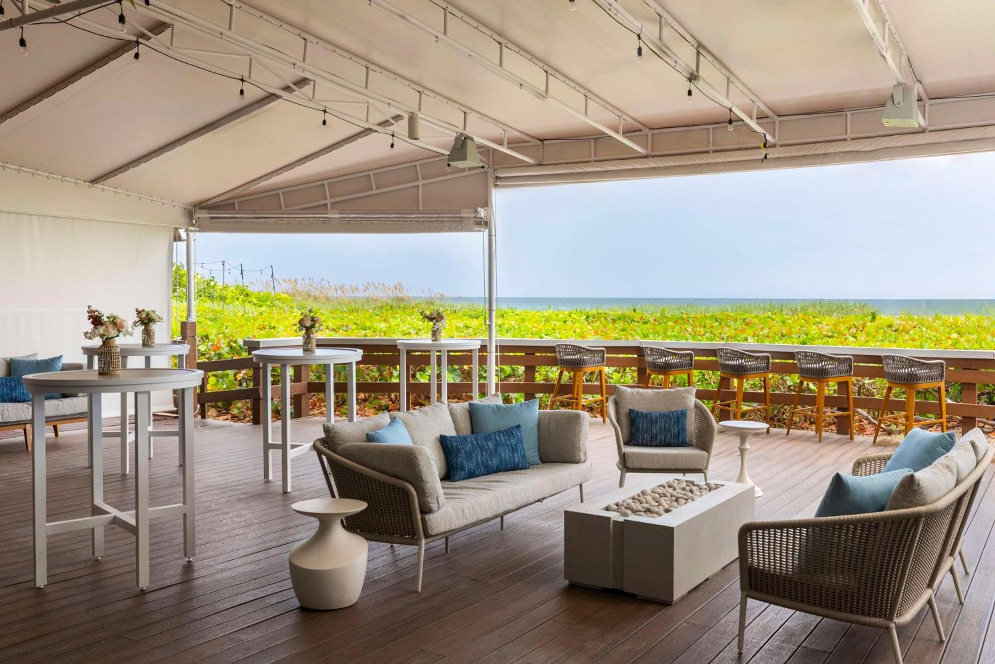 The Singer Oceanfront Resort, Curio Collection By Hilton Ривиера Бийч Екстериор снимка