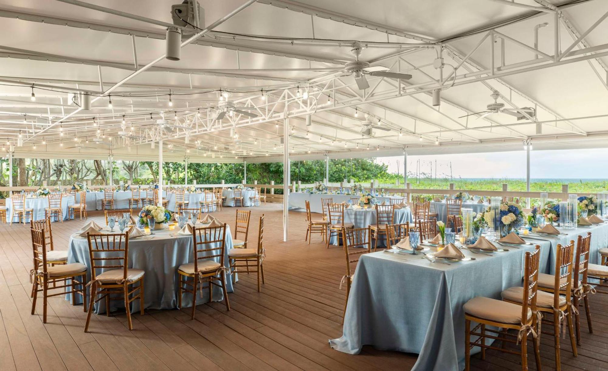 The Singer Oceanfront Resort, Curio Collection By Hilton Ривиера Бийч Екстериор снимка