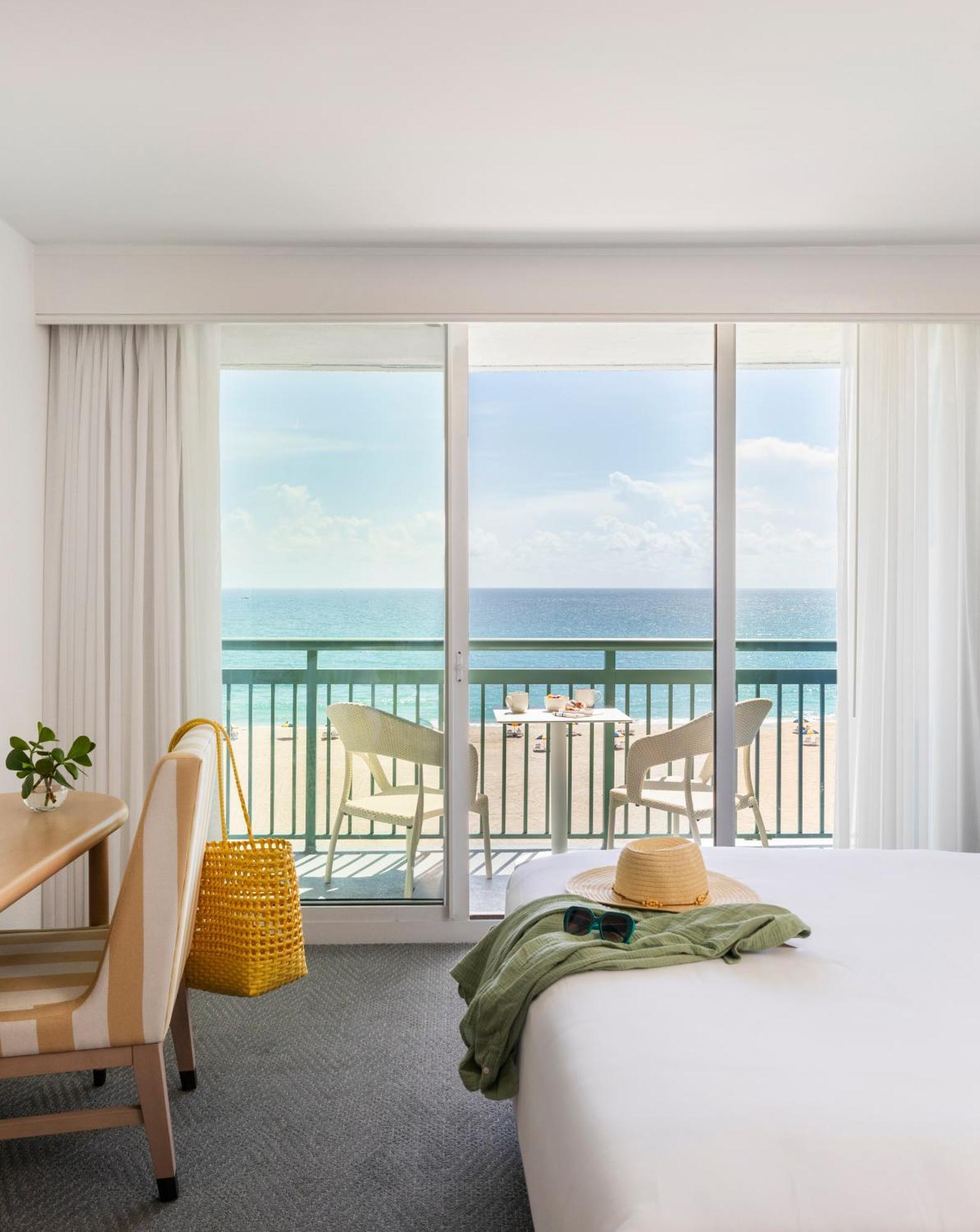 The Singer Oceanfront Resort, Curio Collection By Hilton Ривиера Бийч Екстериор снимка
