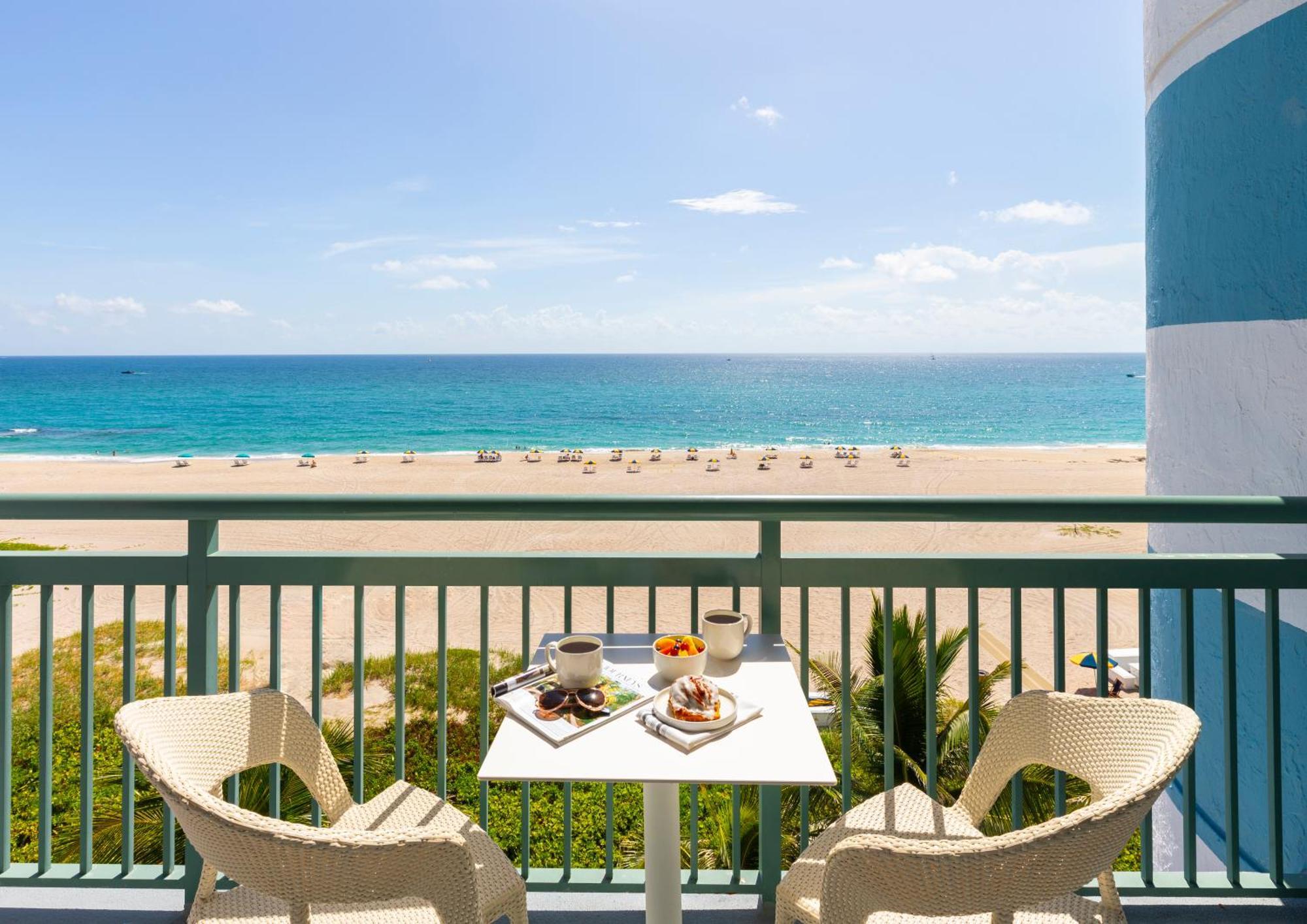 The Singer Oceanfront Resort, Curio Collection By Hilton Ривиера Бийч Екстериор снимка